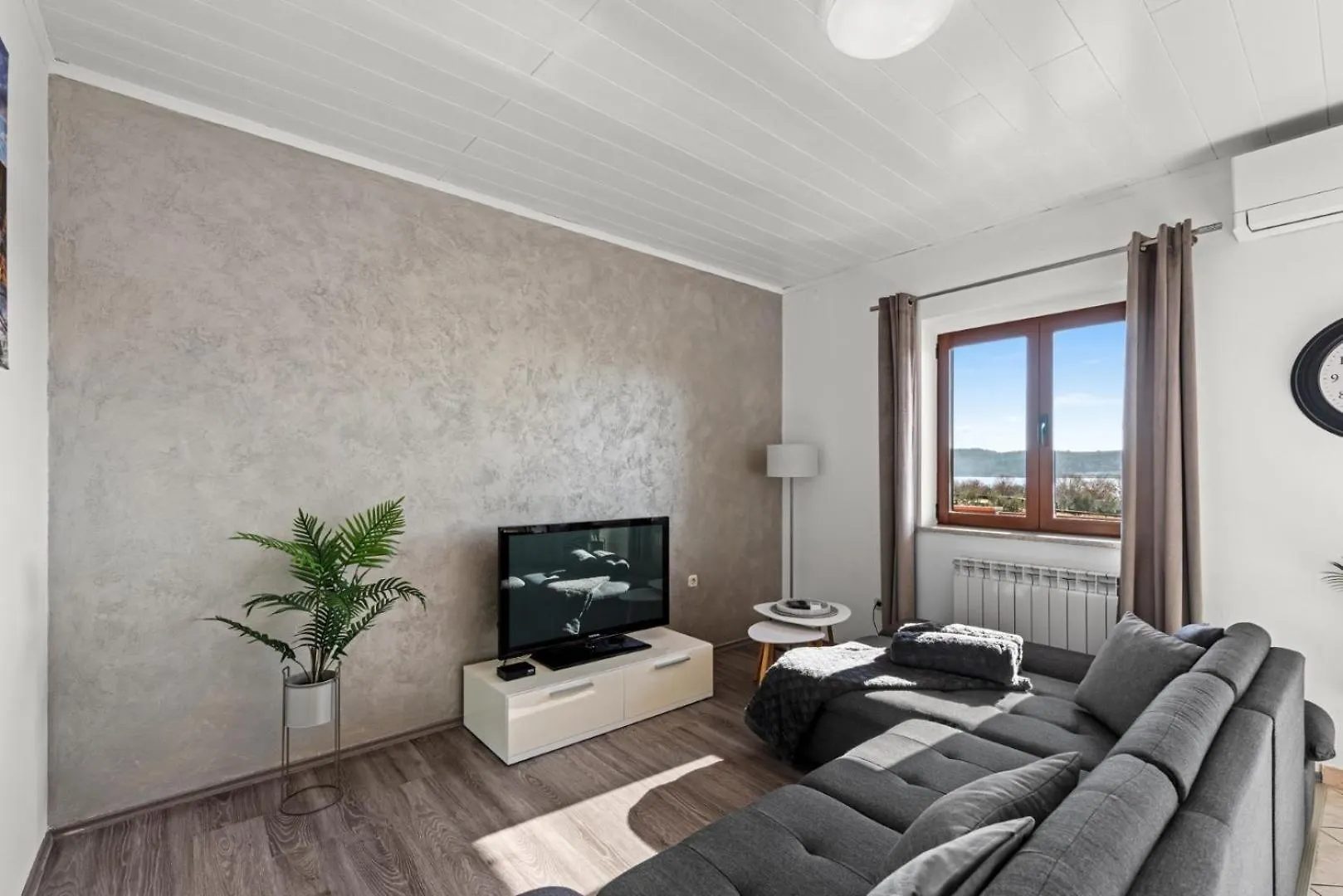 Πανσιόν Sea View Apartments With Shared Pool Pomer
