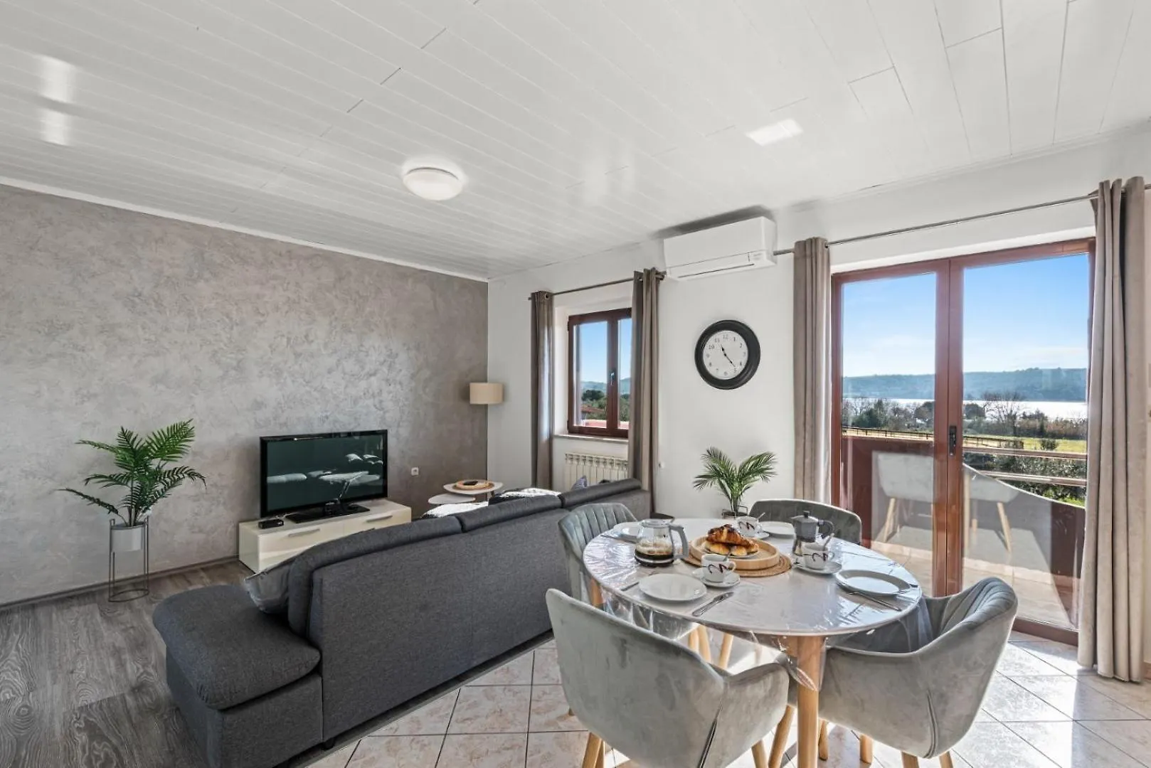 Sea View Apartments With Shared Pool Pomer