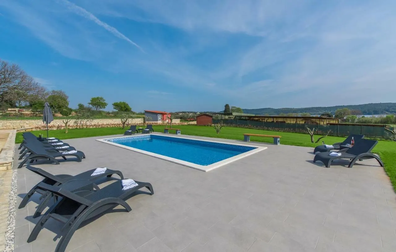 Sea View Apartments With Shared Pool Pomer 3*,  Κροατία