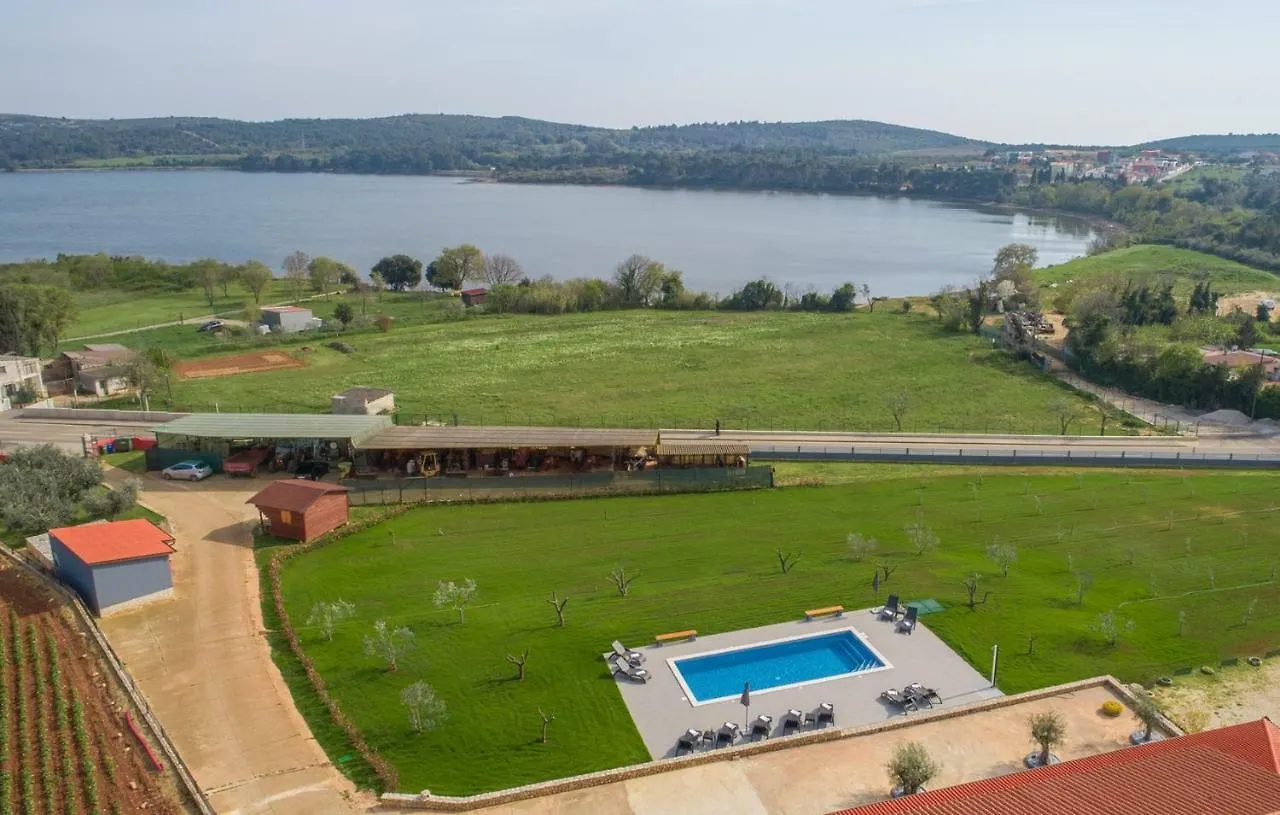 Πανσιόν Sea View Apartments With Shared Pool Pomer